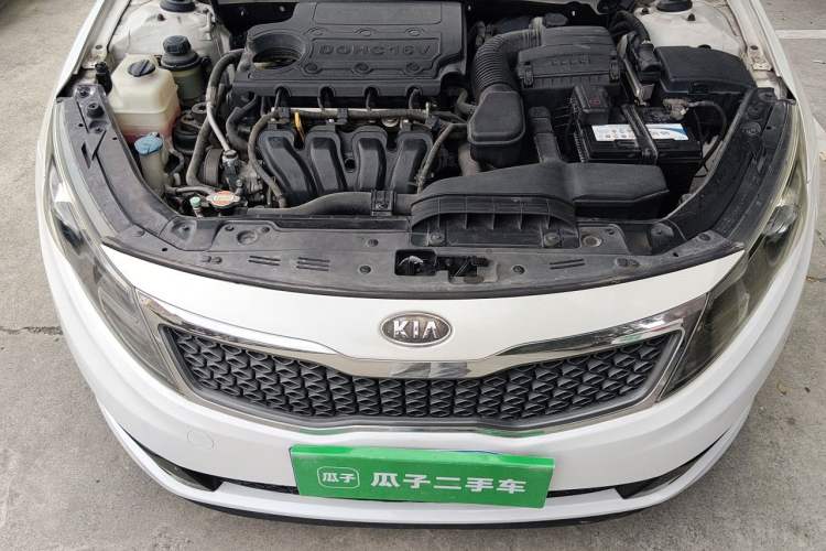 Used Kia K5 2011 2.0L Automatic GLS Engine Bay