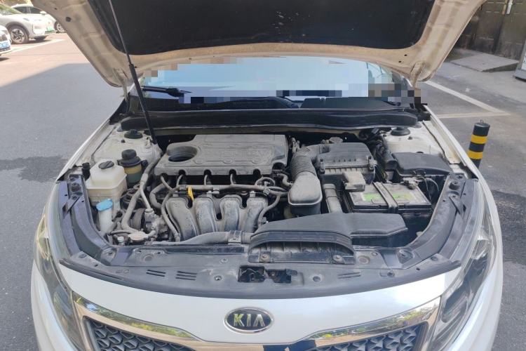 Used Kia K5 2011 2.0L Automatic DLX Engine Bay