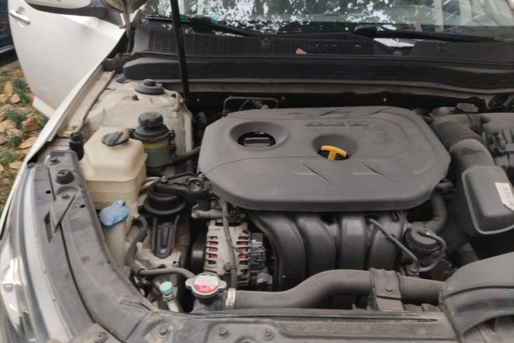 Used Kia K5 2011 2.0L Automatic DLX Engine Bay Right