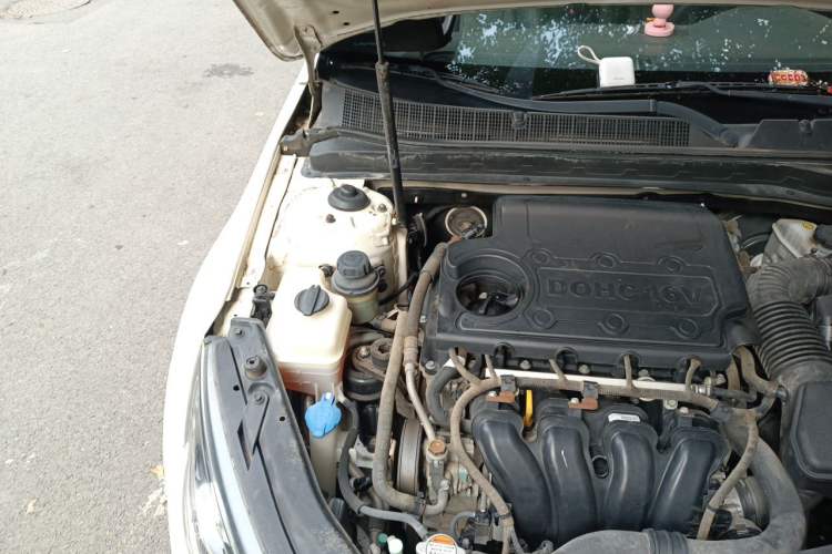 Used Kia K5 2011 2.0L Automatic DLX Engine Bay Right