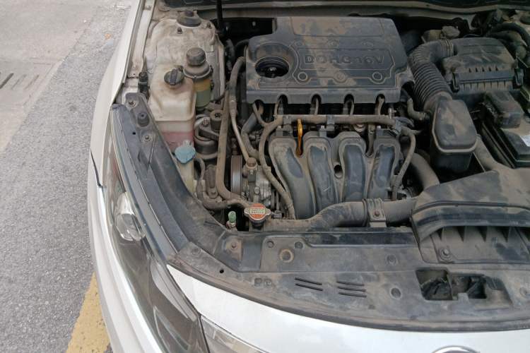 Used Kia K5 2011 2.0L Automatic DLX Engine Bay Right