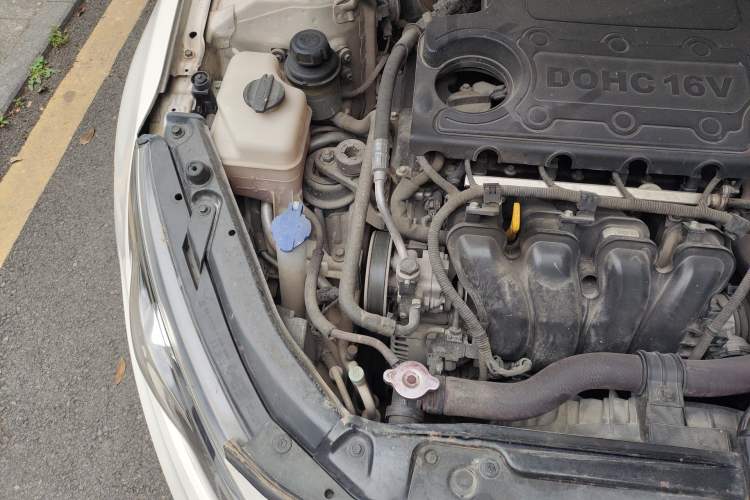 Used Kia K5 2011 2.0L Automatic DLX Engine Bay Right