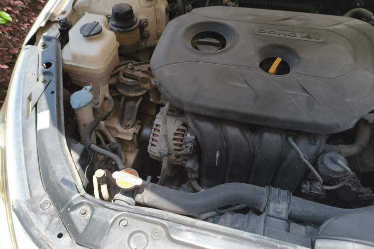 Used Kia K5 2011 2.0L Automatic GLS Engine Bay Right