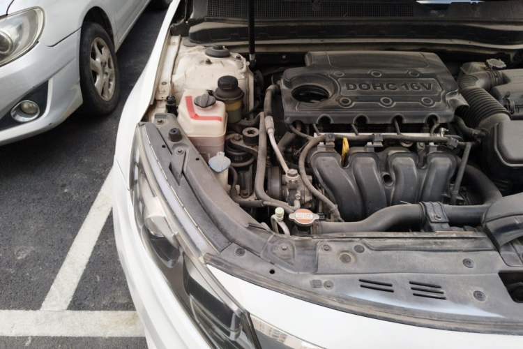 Used Kia K5 2011 2.0L Automatic GLS Engine Bay Right