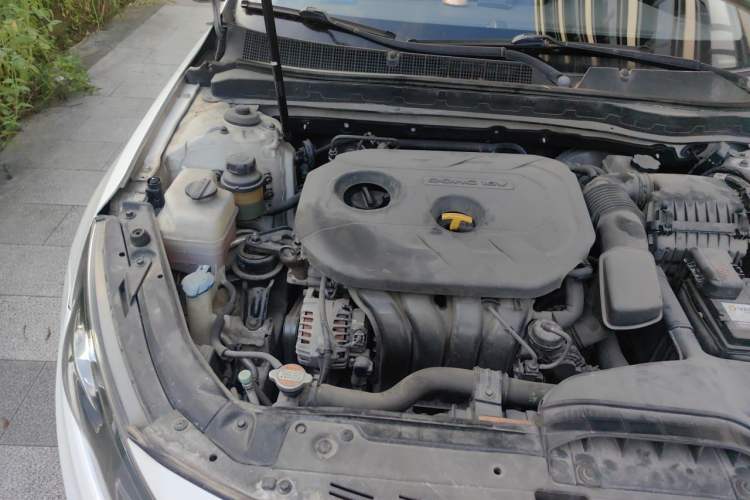Used Kia K5 2011 2.0L Automatic DLX Engine Bay Right