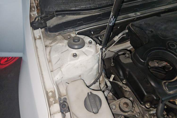 Used Kia K5 2011 2.0L Automatic Premium Engine Bay Right