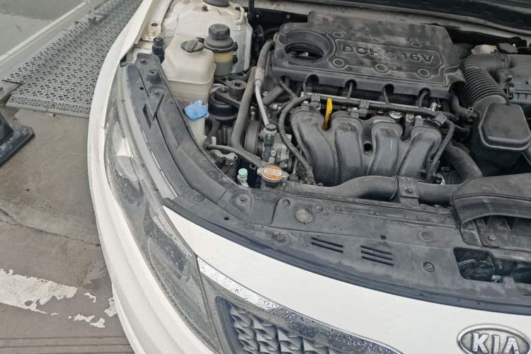 Used Kia K5 2011 2.0L Automatic DLX Engine Bay Right