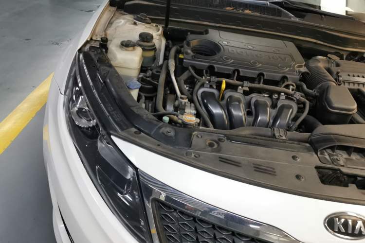 Used Kia K5 2011 2.0L Automatic DLX Engine Bay Right