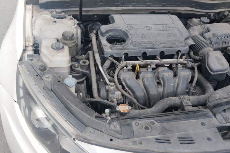 Used Kia K5 2011 2.0L Automatic DLX Engine Bay Right
