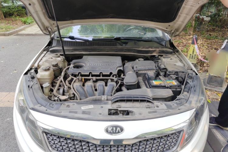 Used Kia K5 2011 2.0L Automatic DLX Engine Bay