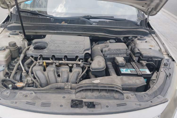 Used Kia K5 2011 2.0L Automatic DLX Engine Bay