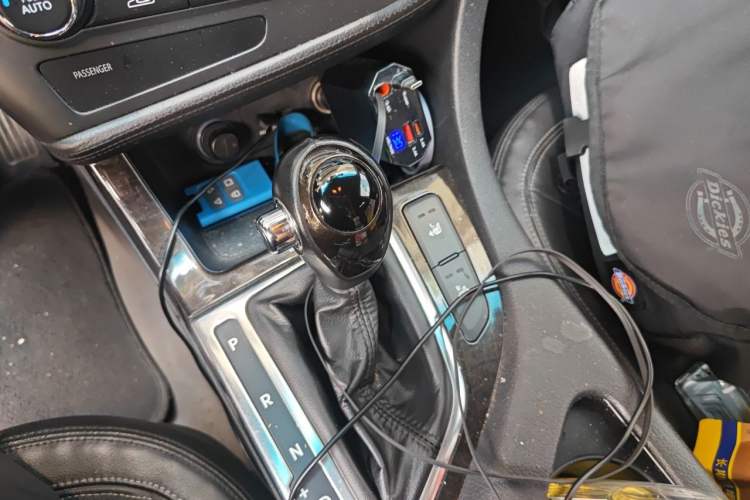 Used Kia K5 2011 2.0L Automatic DLX Gear Lever