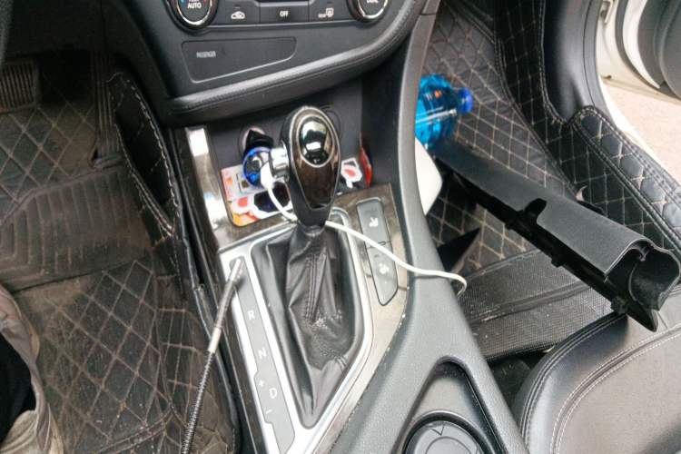 Used Kia K5 2011 2.0L Automatic DLX Gear Lever