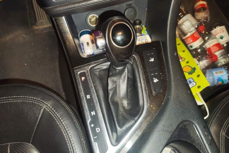 Used Kia K5 2011 2.0L Automatic DLX Gear Lever
