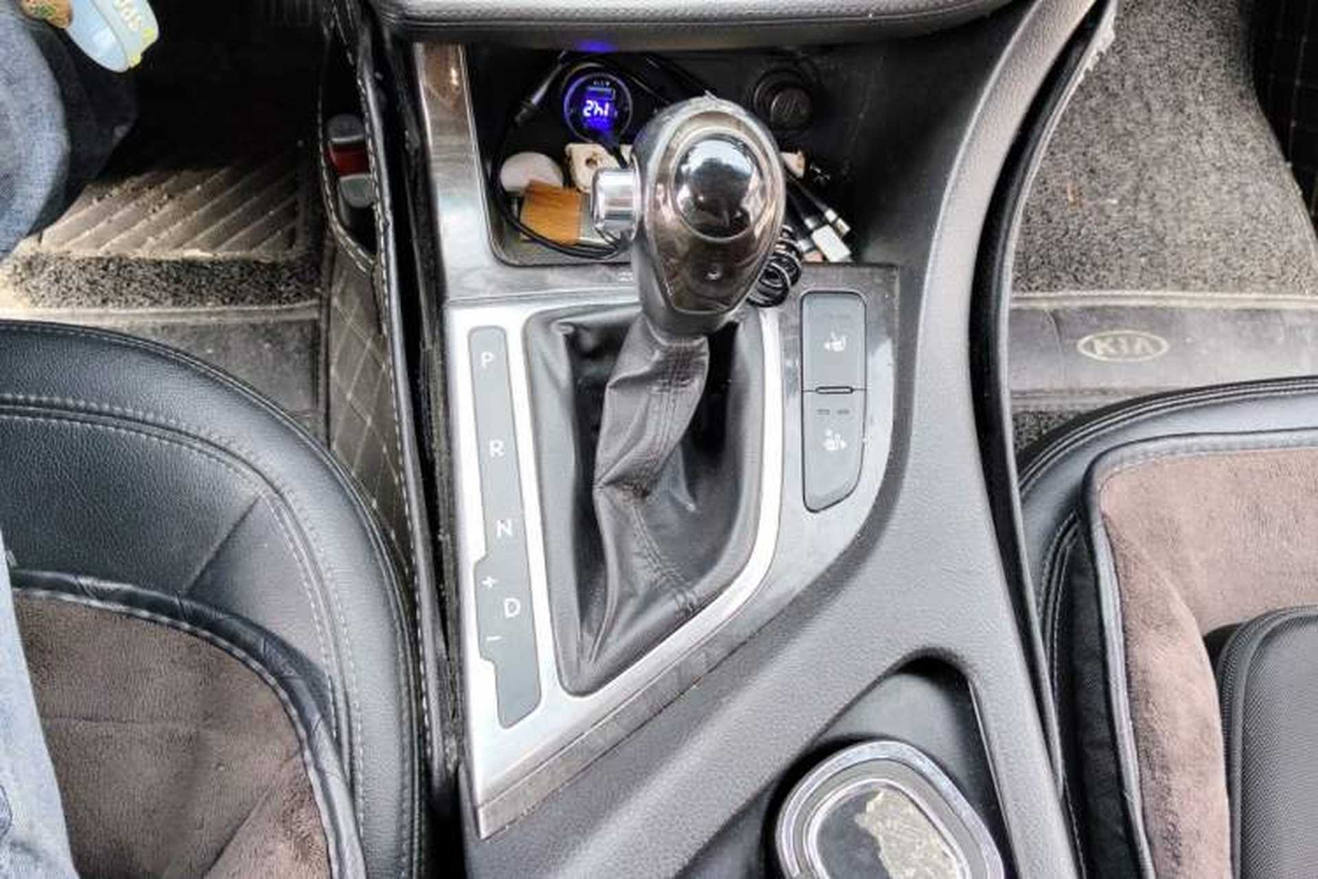 Used Kia K5 2011 2.0L Automatic GLS Gear Lever