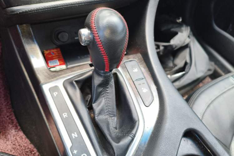 Used Kia K5 2011 2.0L Automatic GLS Gear Lever