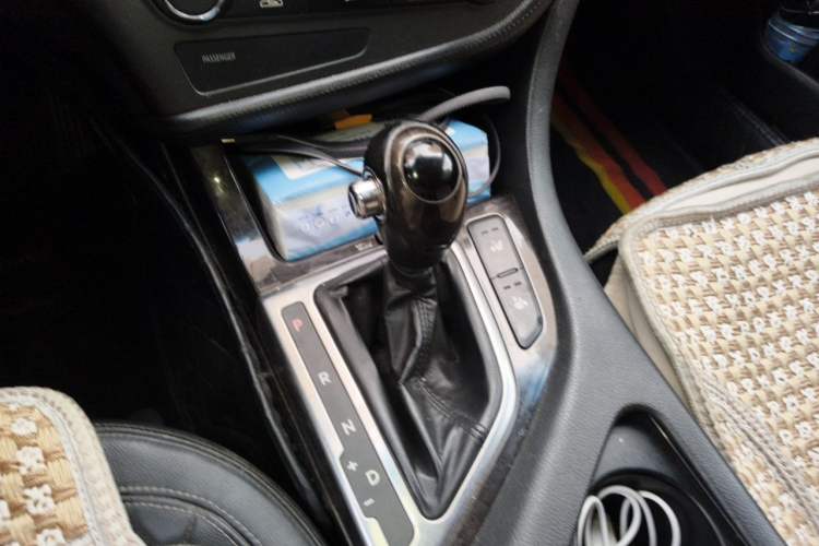 Used Kia K5 2011 2.0L Automatic GLS Gear Lever