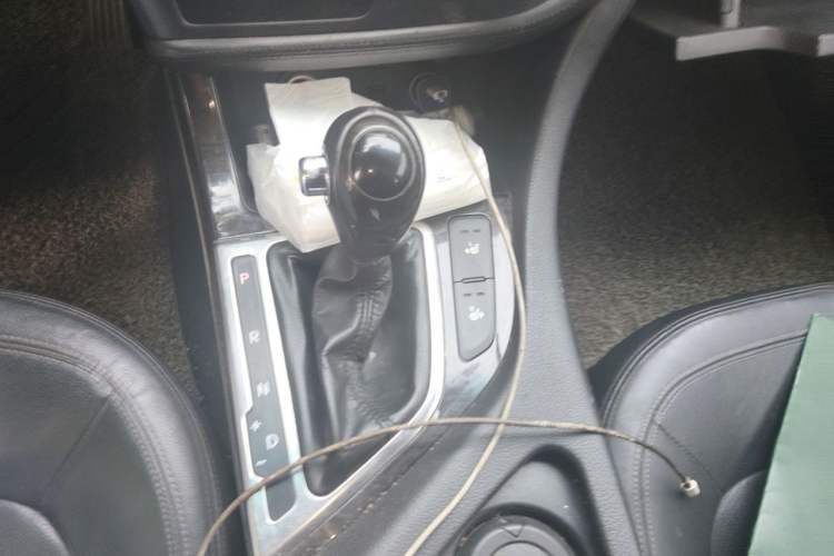 Used Kia K5 2011 2.0L Automatic GLS Gear Lever