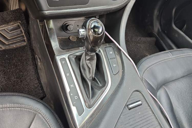 Used Kia K5 2011 2.0L Automatic DLX Gear Lever