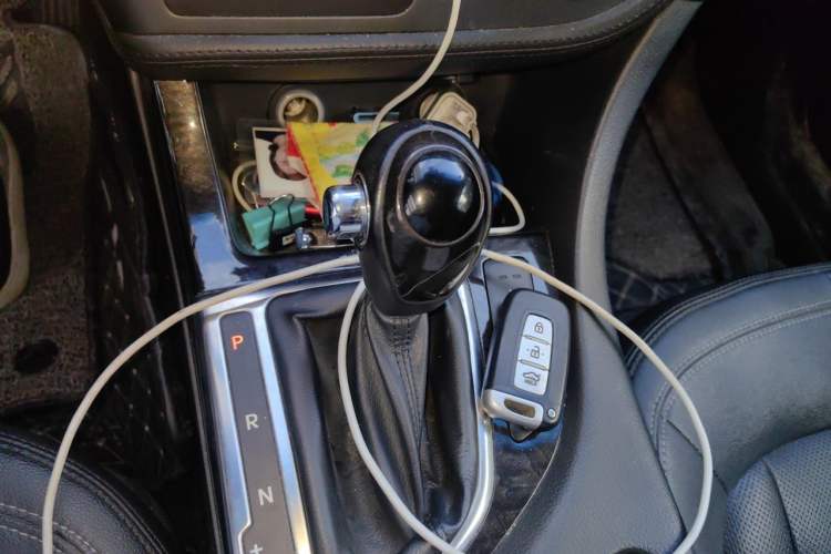 Used Kia K5 2011 2.0L Automatic DLX Gear Lever
