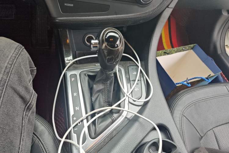 Used Kia K5 2011 2.0L Automatic DLX Gear Lever