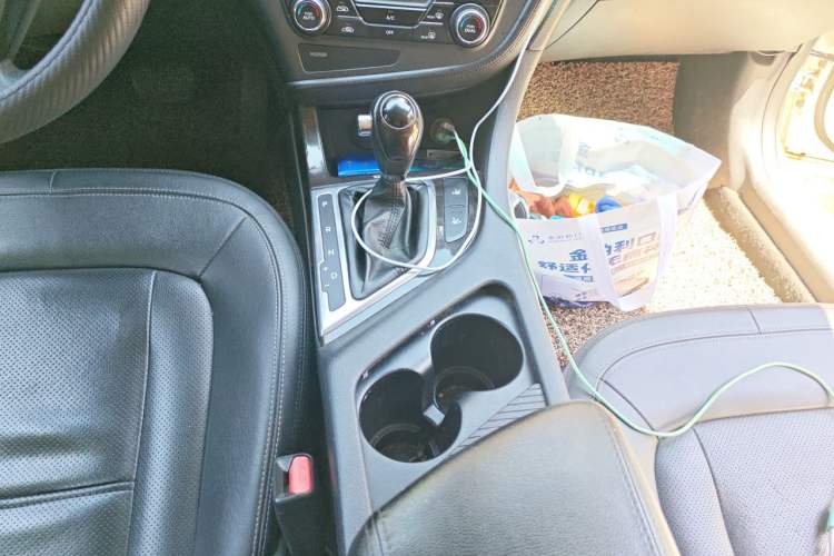 Used Kia K5 2011 2.0L Automatic DLX Gear Lever