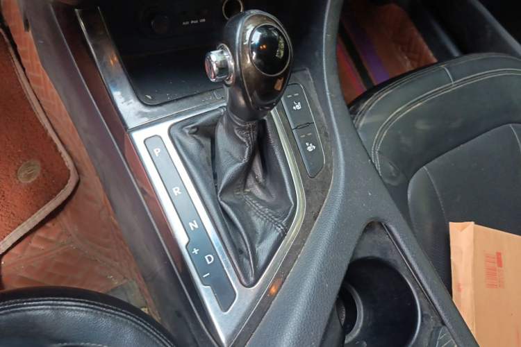 Used Kia K5 2011 2.0L Automatic Premium Gear Lever
