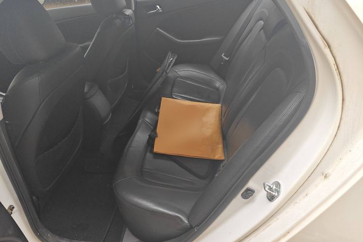 Used Kia K5 2011 2.0L Automatic GLS Interior 4