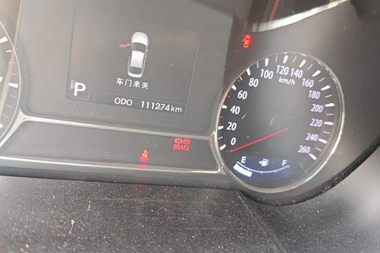 Used Kia K5 2011 2.0L Automatic DLX Odometer Close Up