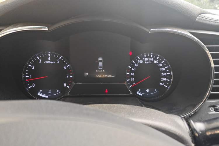 Used Kia K5 2011 2.0L Automatic GLS Odometer Close Up
