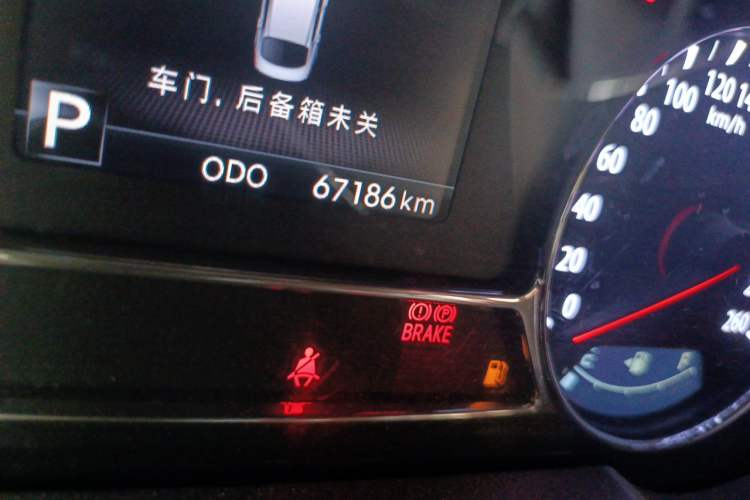 Used Kia K5 2011 2.0L Automatic DLX Odometer Close Up