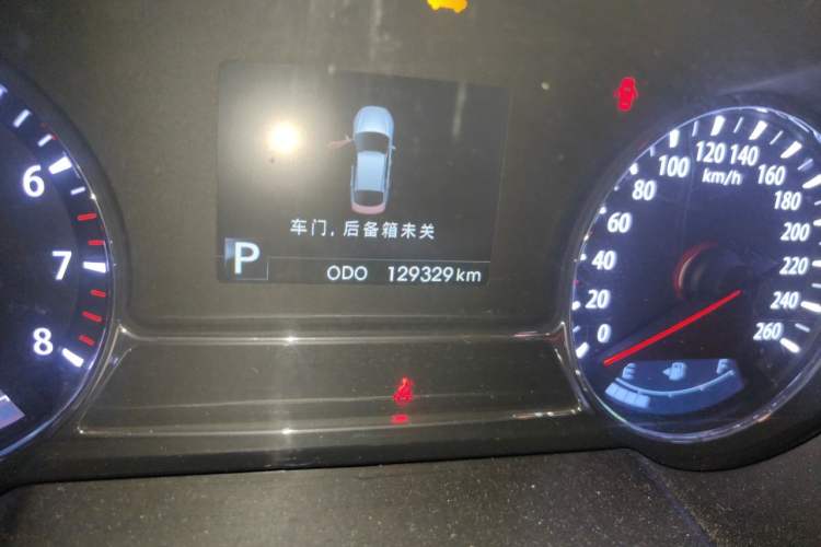 Used Kia K5 2011 2.0L Automatic DLX Odometer Close Up
