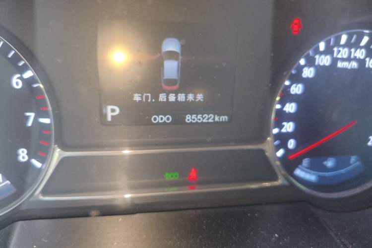 Used Kia K5 2011 2.0L Automatic TOP Odometer Close Up