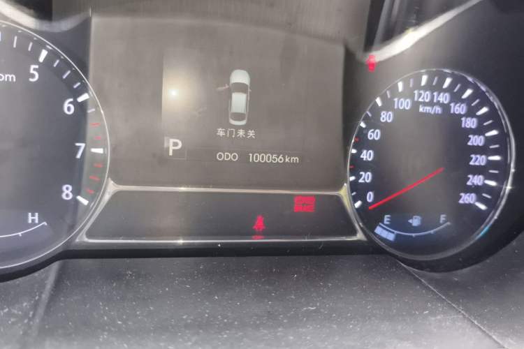 Used Kia K5 2011 2.0L Automatic GLS Odometer Close Up