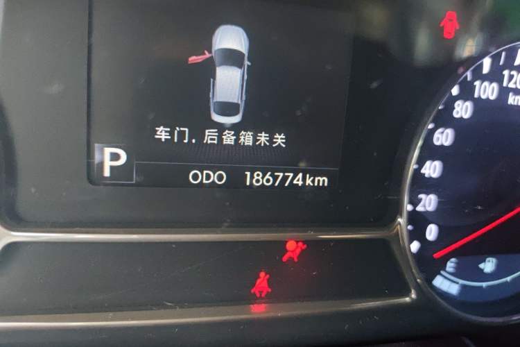 Used Kia K5 2011 2.0L Automatic TOP Odometer Close Up