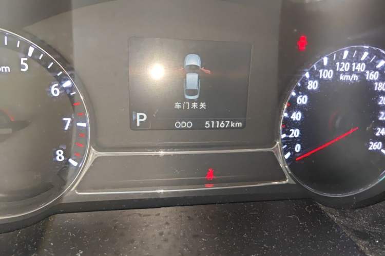 Used Kia K5 2011 2.0L Automatic Premium Odometer Close Up