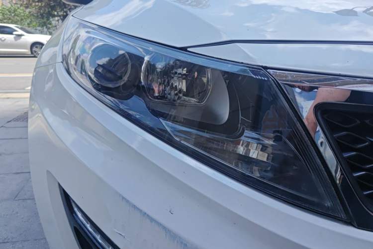 Used Kia K5 2011 2.0L Automatic DLX Right Front Headlight