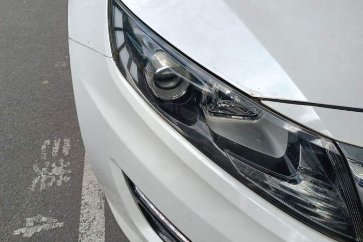 Used Kia K5 2011 2.0L Automatic DLX Right Front Headlight