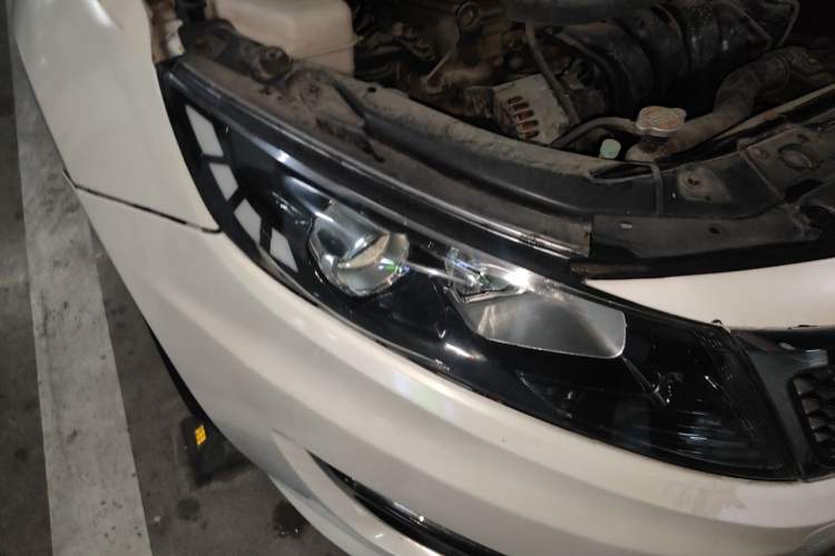 Used Kia K5 2011 2.0L Automatic DLX Right Front Headlight
