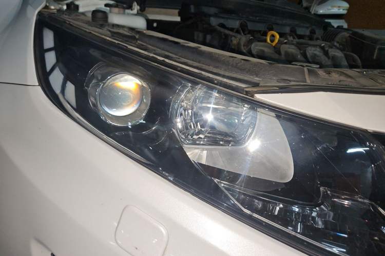 Used Kia K5 2011 2.0L Automatic Premium Right Front Headlight