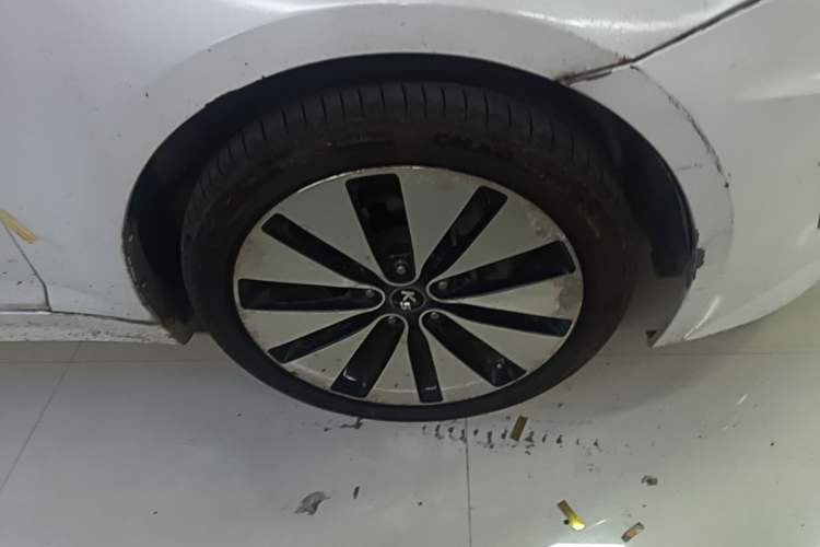 Used Kia K5 2011 2.0L Automatic Premium Right Front Wheel Hub
