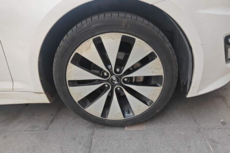Used Kia K5 2011 2.0L Automatic DLX Right Front Wheel Hub