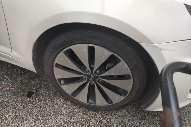 Used Kia K5 2011 2.0L Automatic DLX Right Front Wheel Hub