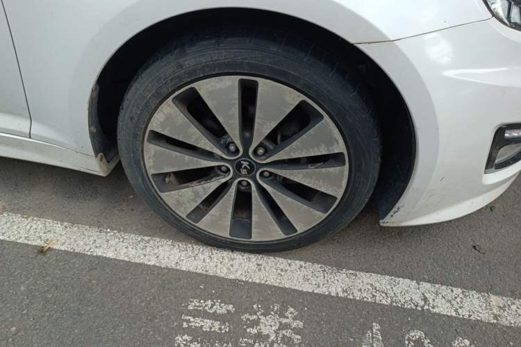 Used Kia K5 2011 2.0L Automatic DLX Right Front Wheel Hub