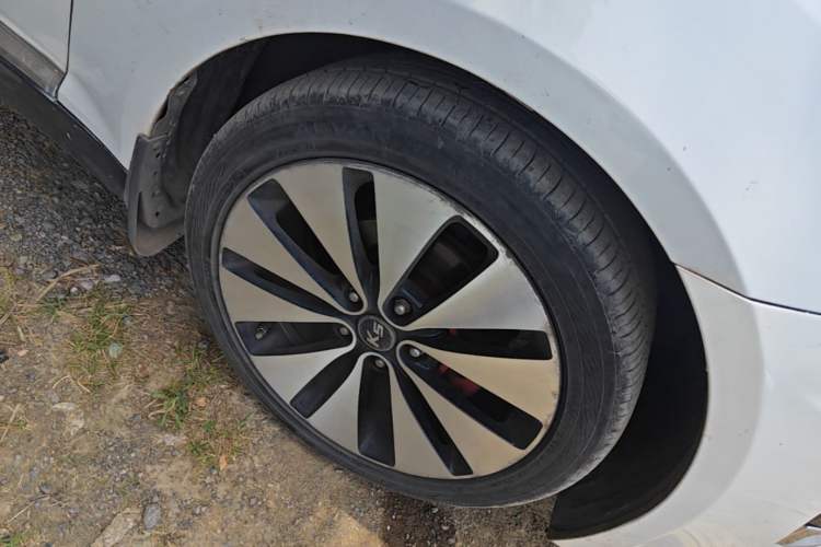 Used Kia K5 2011 2.0L Automatic DLX Right Front Wheel Hub