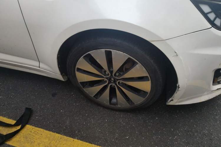 Used Kia K5 2011 2.0L Automatic DLX Right Front Wheel Hub