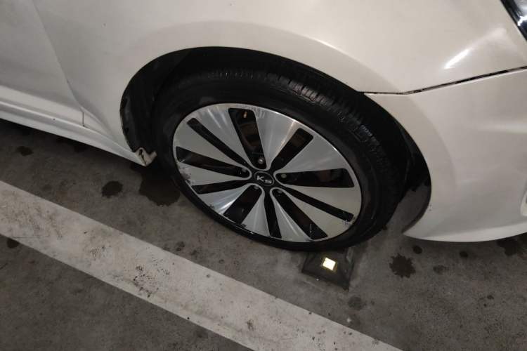 Used Kia K5 2011 2.0L Automatic DLX Right Front Wheel Hub