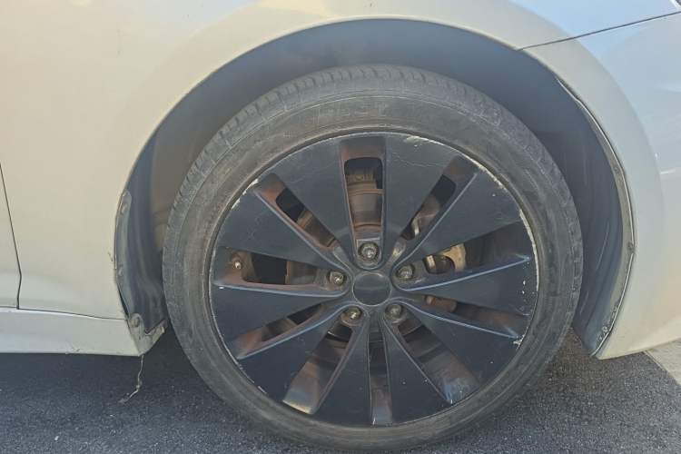 Used Kia K5 2011 2.0L Automatic Premium Right Front Wheel Hub