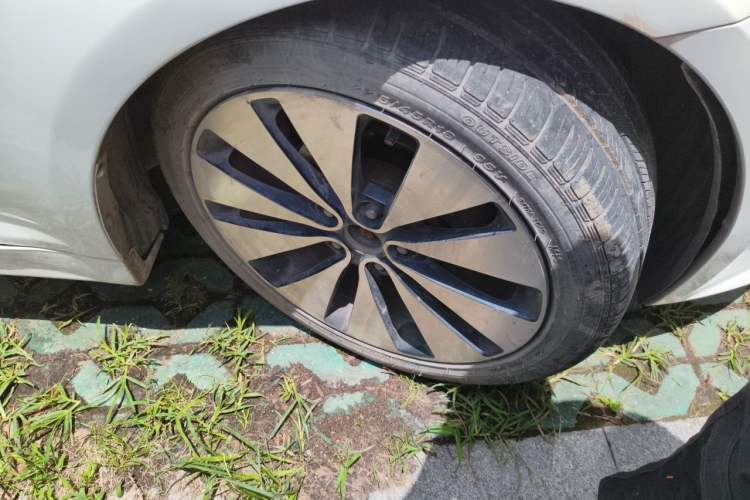 Used Kia K5 2011 2.0L Automatic GLS Right Front Wheel Hub