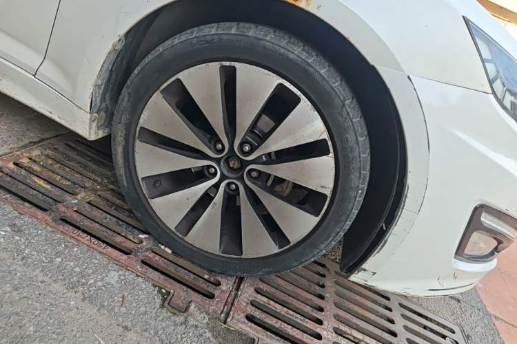 Used Kia K5 2011 2.0L Automatic TOP Right Front Wheel Hub